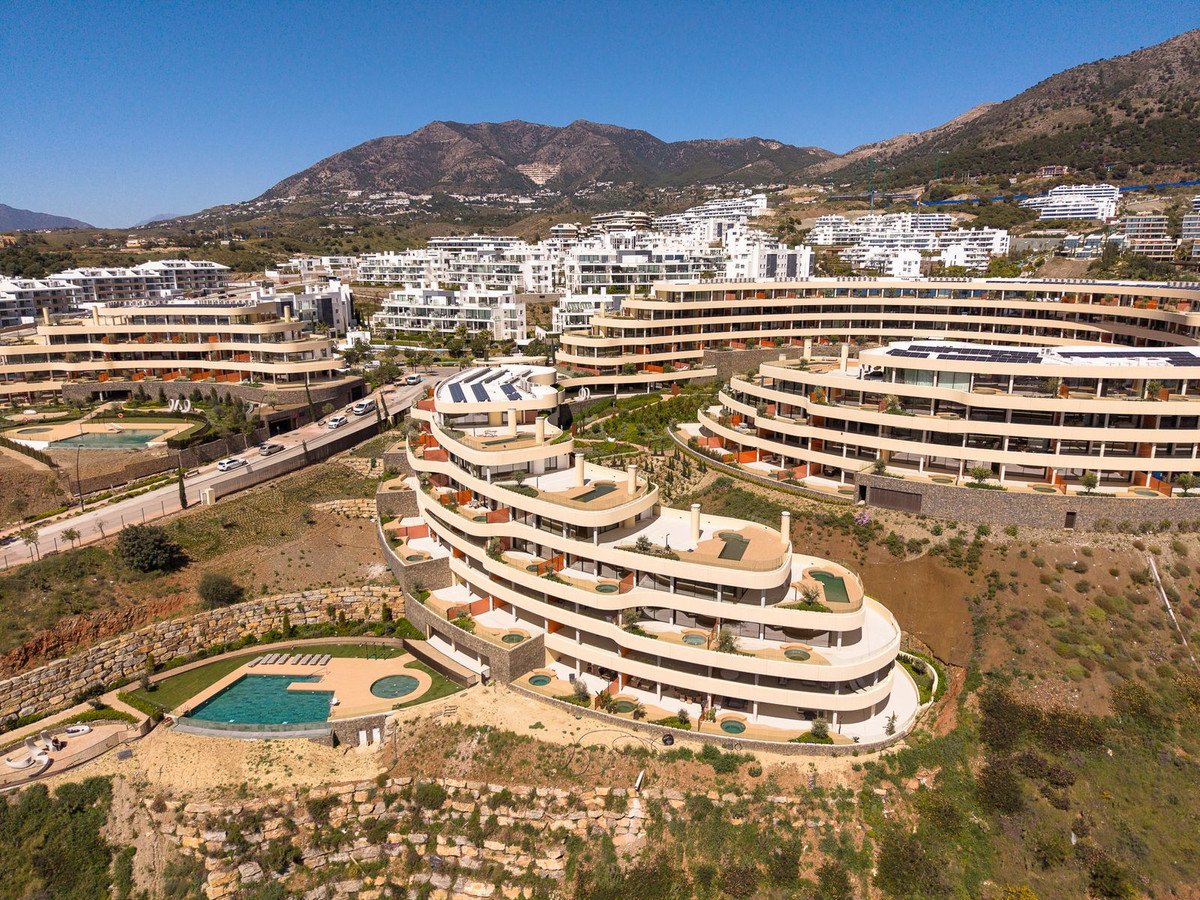 2 Bed Middle Floor Apartment in Fuengirola