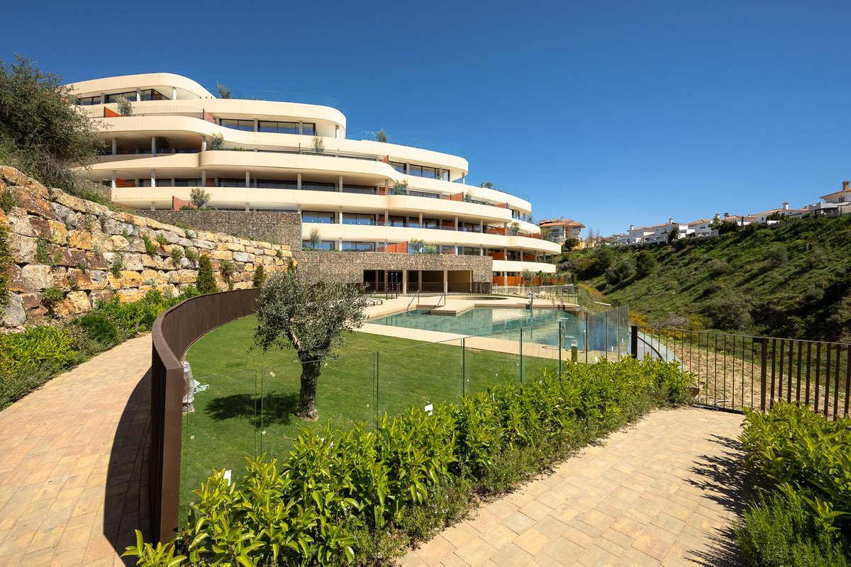 2 Bed Middle Floor Apartment in Fuengirola