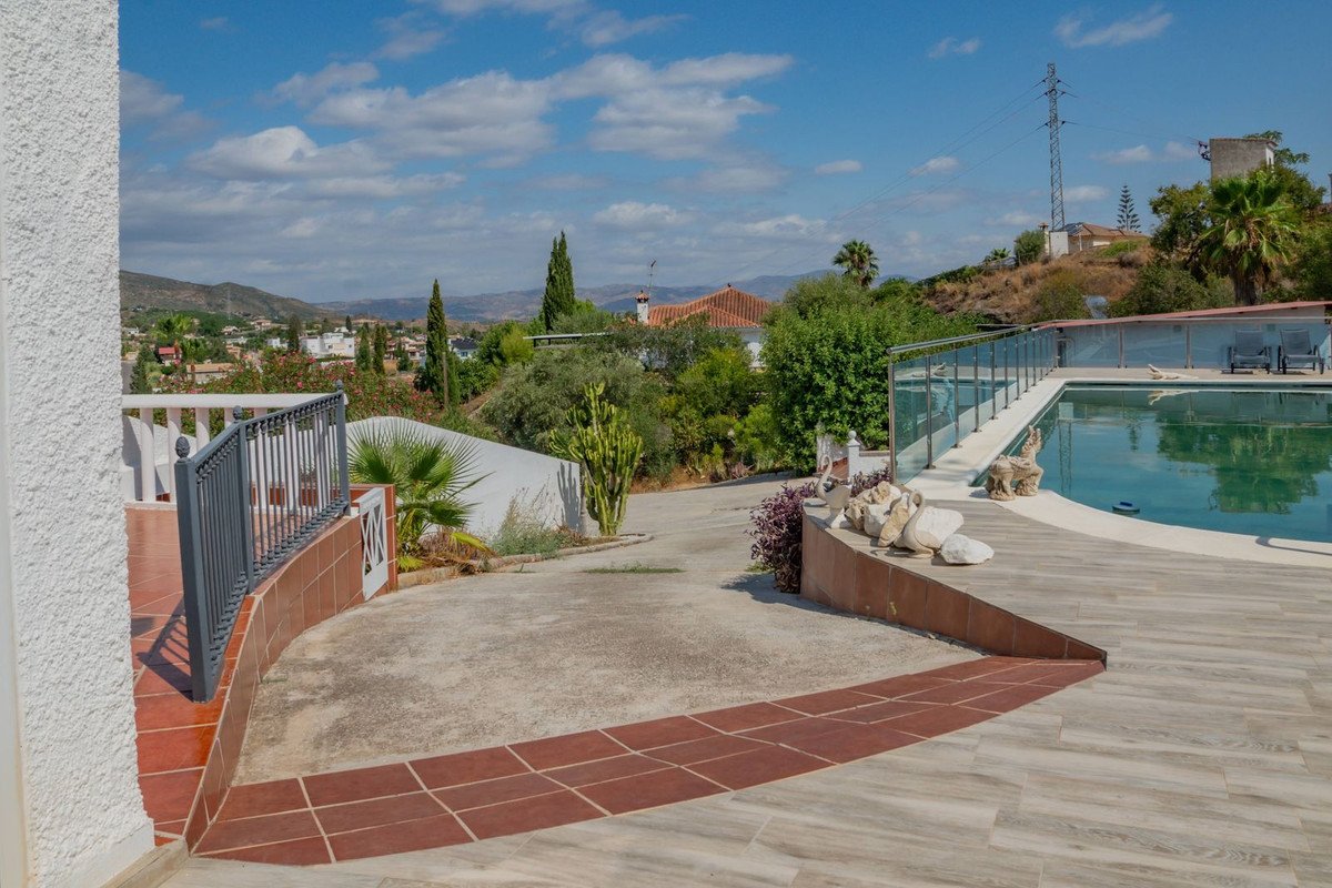 6 Bed Detached Villa in Alhaurín de la Torre