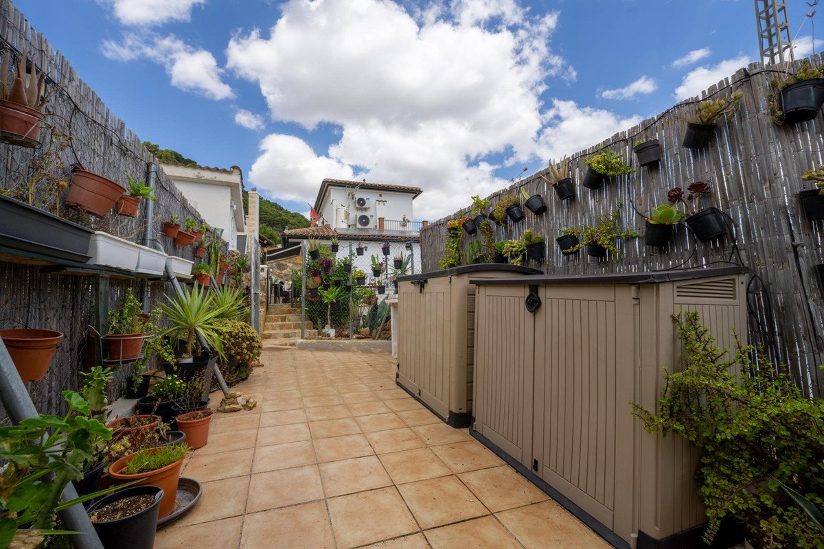 3 Bed Detached Villa in Casarabonela