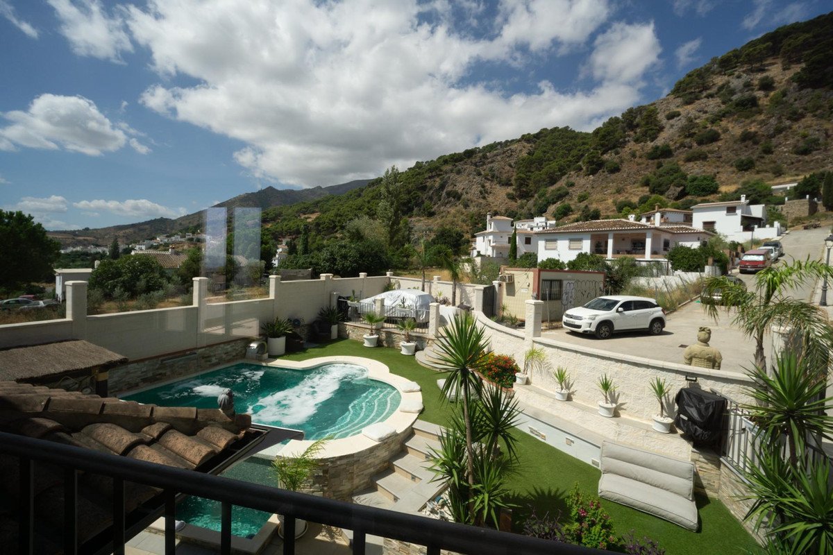 3 Bed Detached Villa in Casarabonela