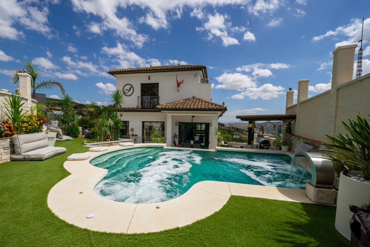 3 Bed Detached Villa in Casarabonela