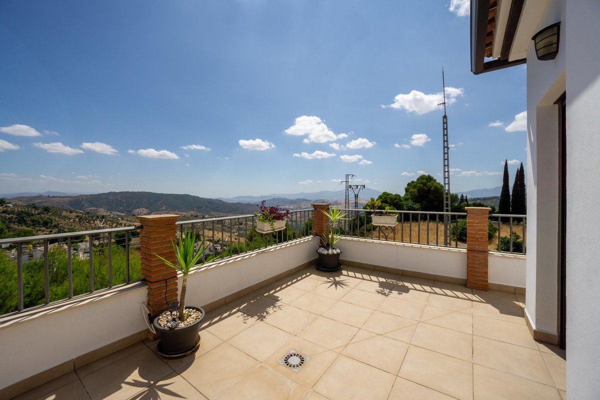 3 Bed Detached Villa in Casarabonela