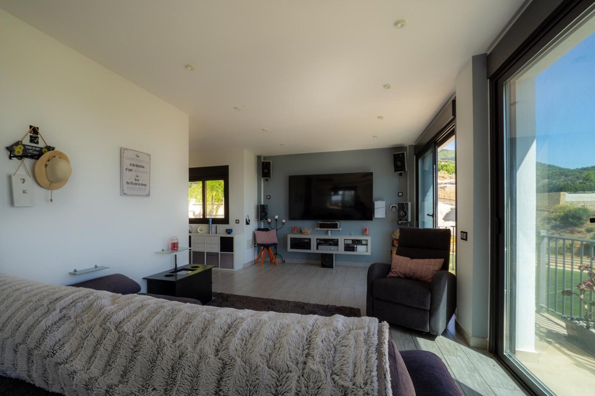 3 Bed Detached Villa in Casarabonela