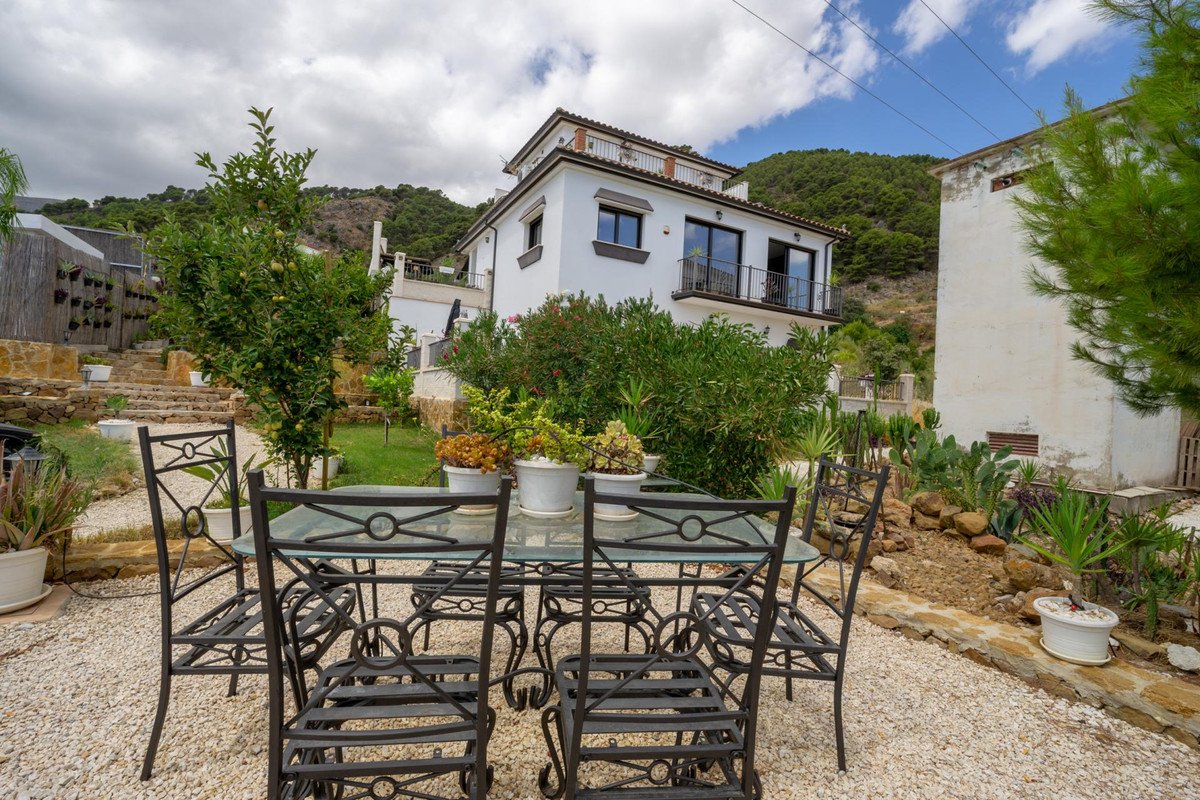 3 Bed Detached Villa in Casarabonela