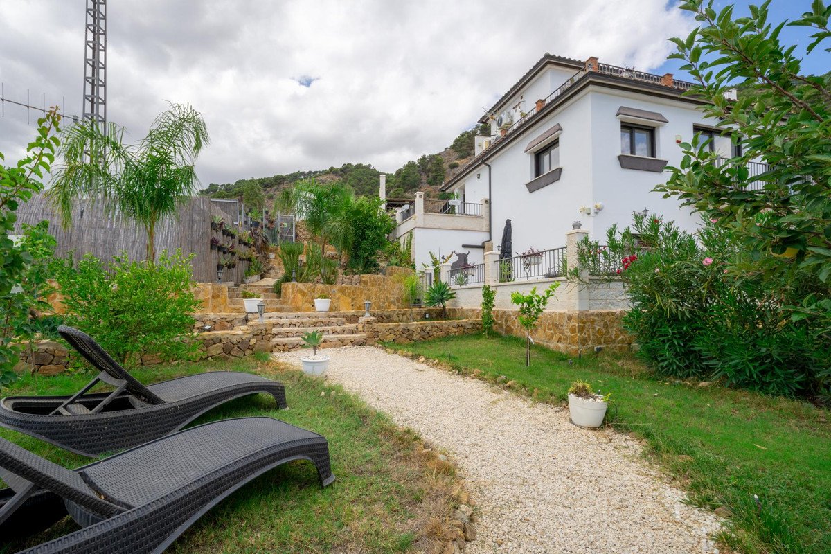 3 Bed Detached Villa in Casarabonela