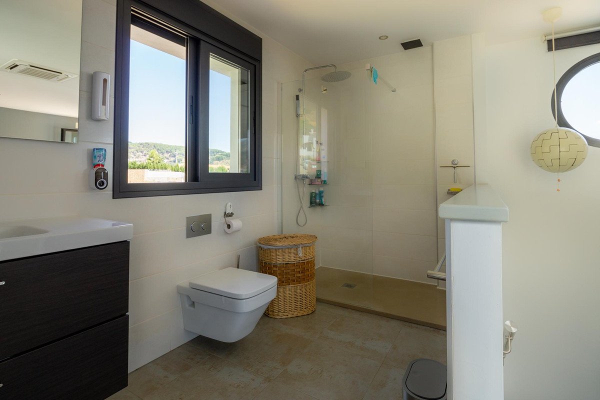 3 Bed Detached Villa in Casarabonela