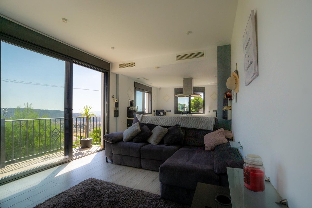 3 Bed Detached Villa in Casarabonela
