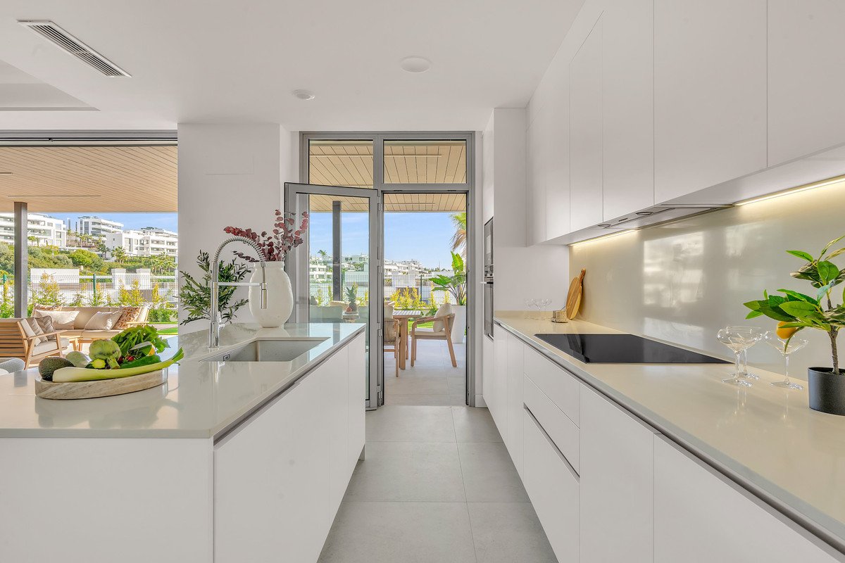 4 Bed Ground Floor Apartment in Santa Clara