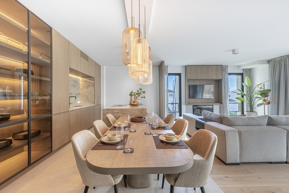 3 Bed Middle Floor Apartment in The Golden Mile