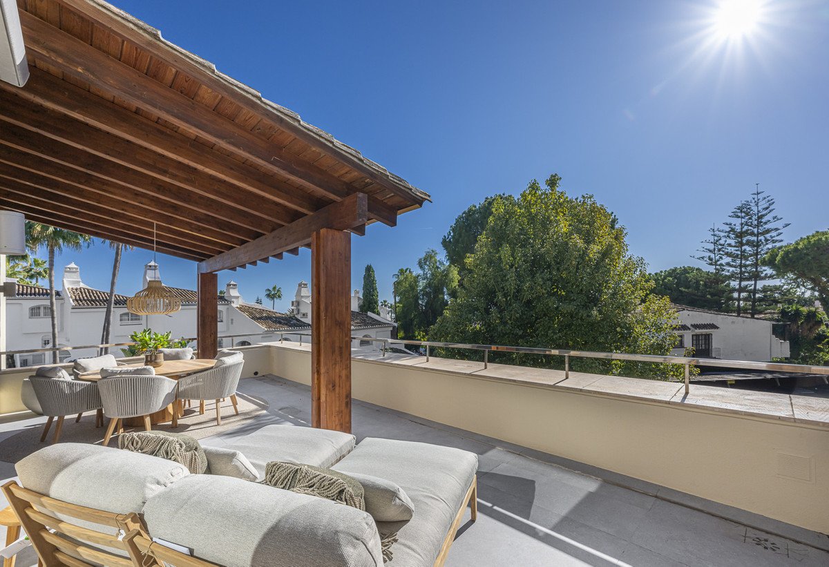 3 Bed Middle Floor Apartment in The Golden Mile