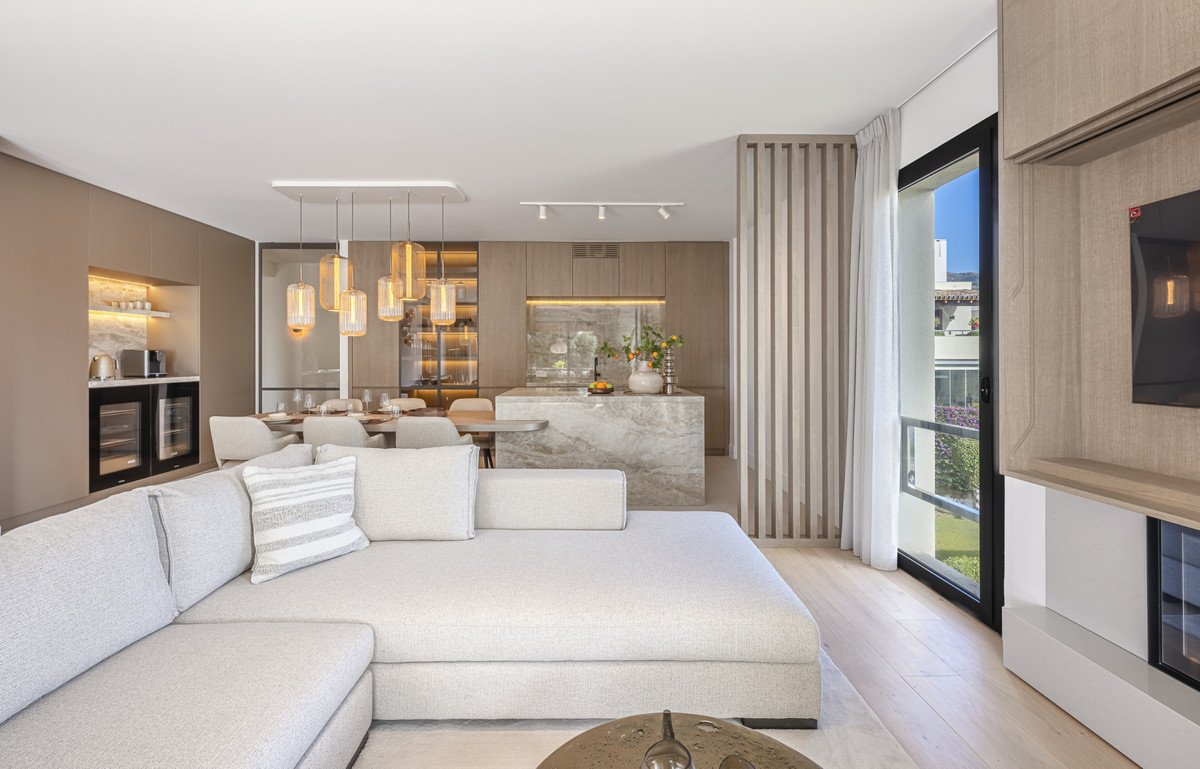 3 Bed Middle Floor Apartment in The Golden Mile