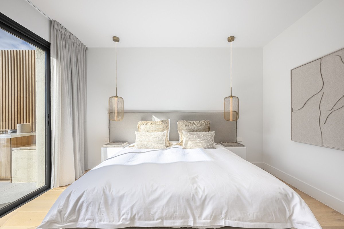 3 Bed Middle Floor Apartment in The Golden Mile