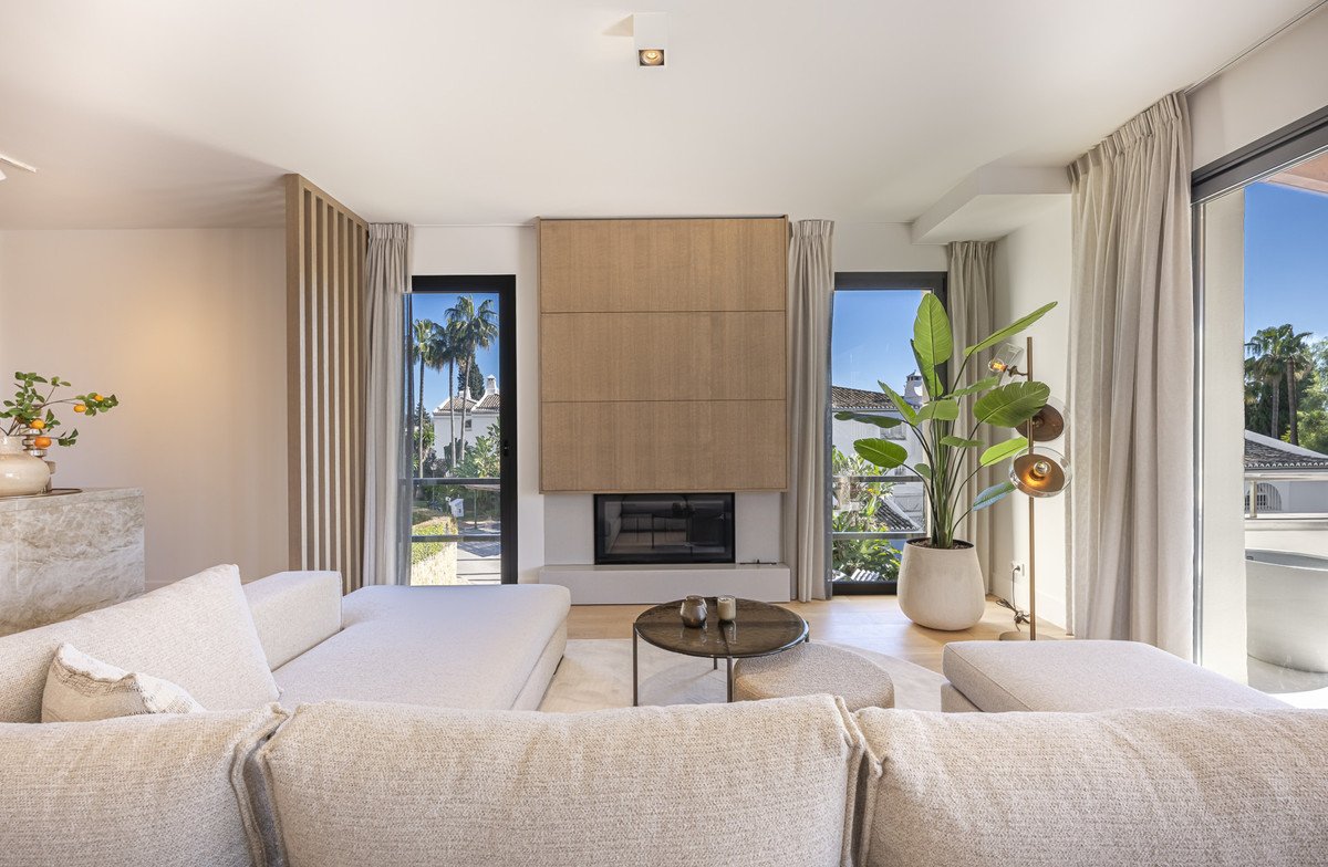 3 Bed Middle Floor Apartment in The Golden Mile