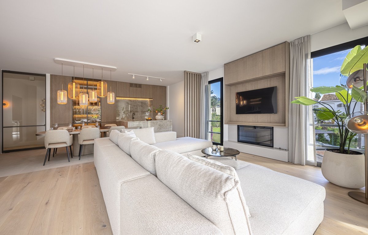 3 Bed Middle Floor Apartment in The Golden Mile