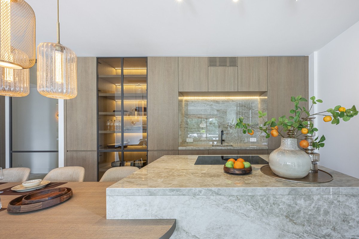 3 Bed Middle Floor Apartment in The Golden Mile