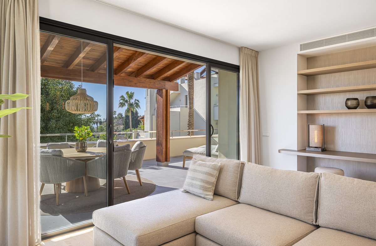 3 Bed Middle Floor Apartment in The Golden Mile