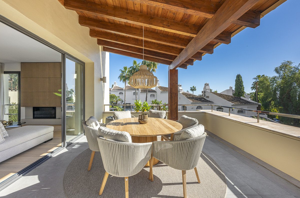 3 Bed Middle Floor Apartment in The Golden Mile