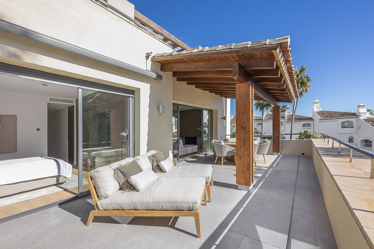 3 Bed Middle Floor Apartment in The Golden Mile