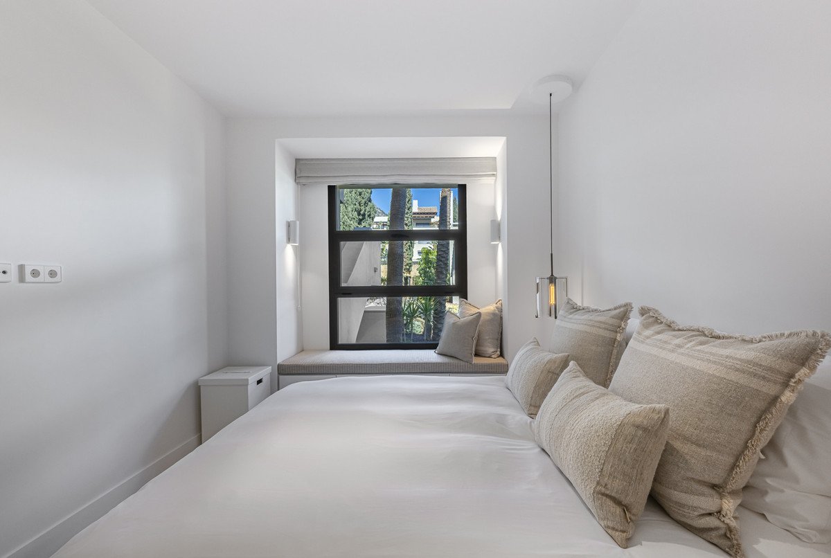 3 Bed Middle Floor Apartment in The Golden Mile