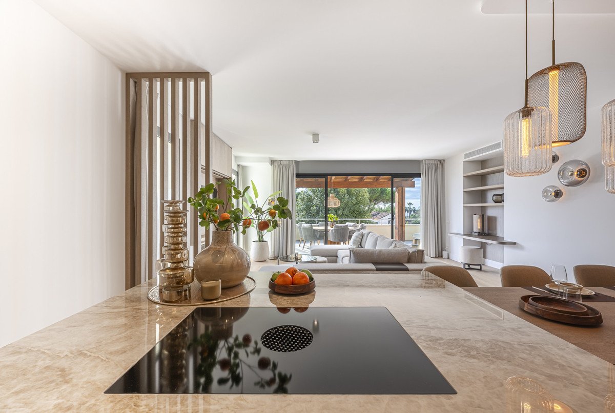 3 Bed Middle Floor Apartment in The Golden Mile