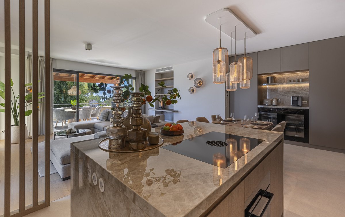3 Bed Middle Floor Apartment in The Golden Mile