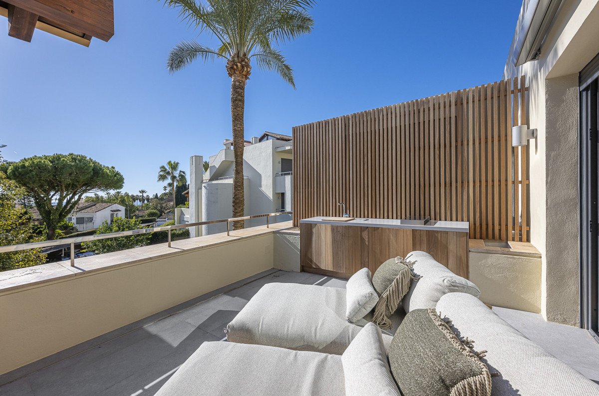 3 Bed Middle Floor Apartment in The Golden Mile