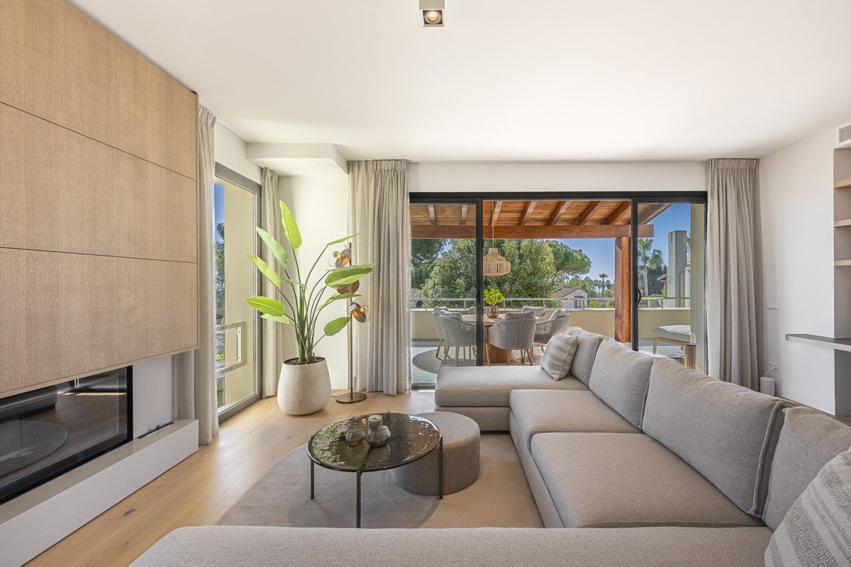 3 Bed Middle Floor Apartment in The Golden Mile