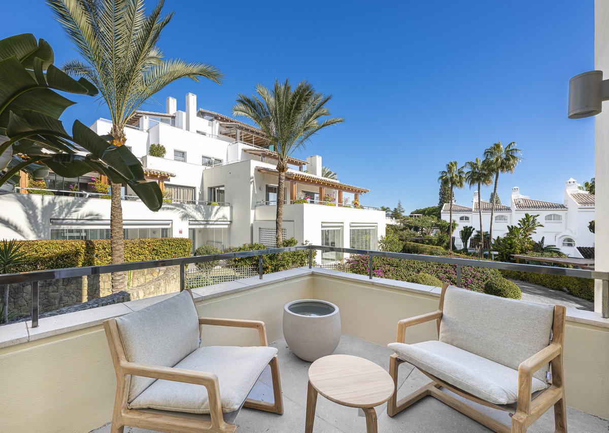 3 Bed Middle Floor Apartment in The Golden Mile
