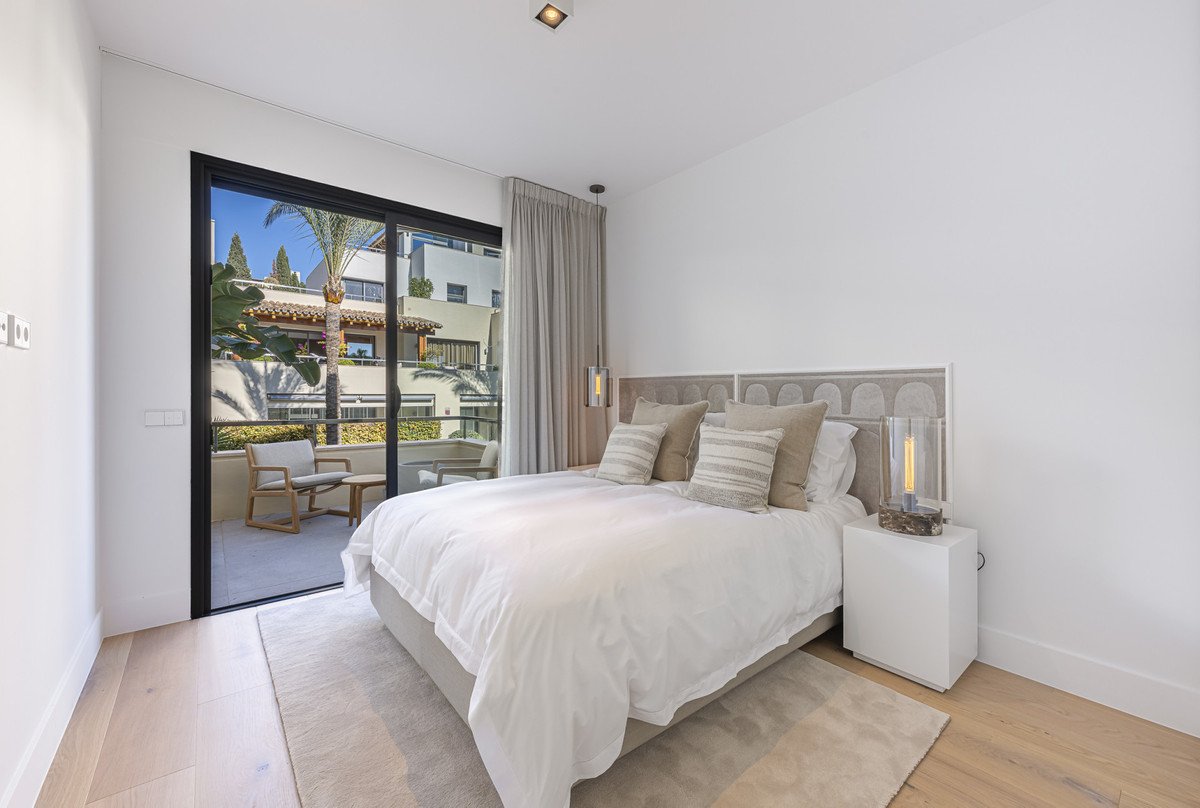 3 Bed Middle Floor Apartment in The Golden Mile