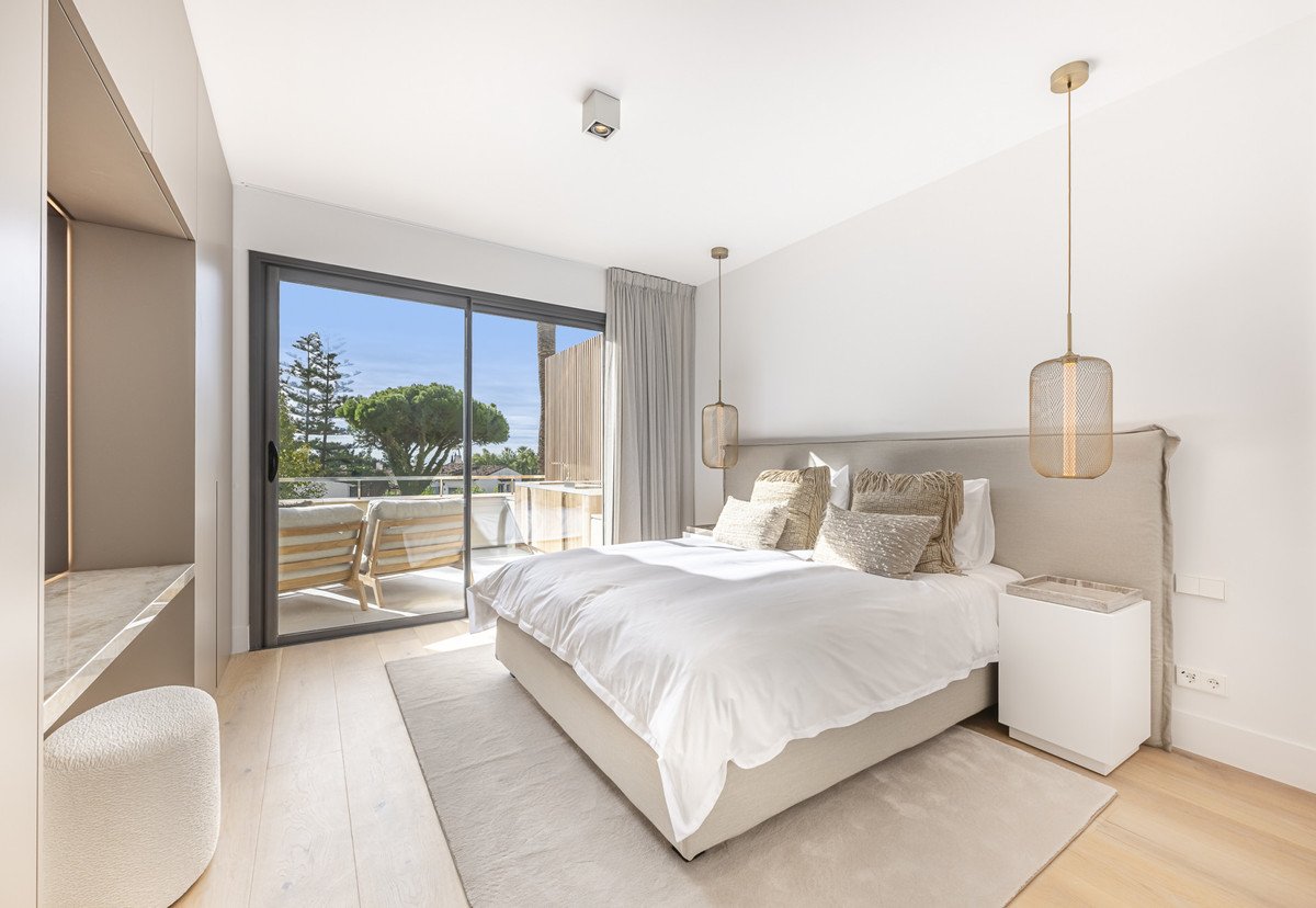 3 Bed Middle Floor Apartment in The Golden Mile