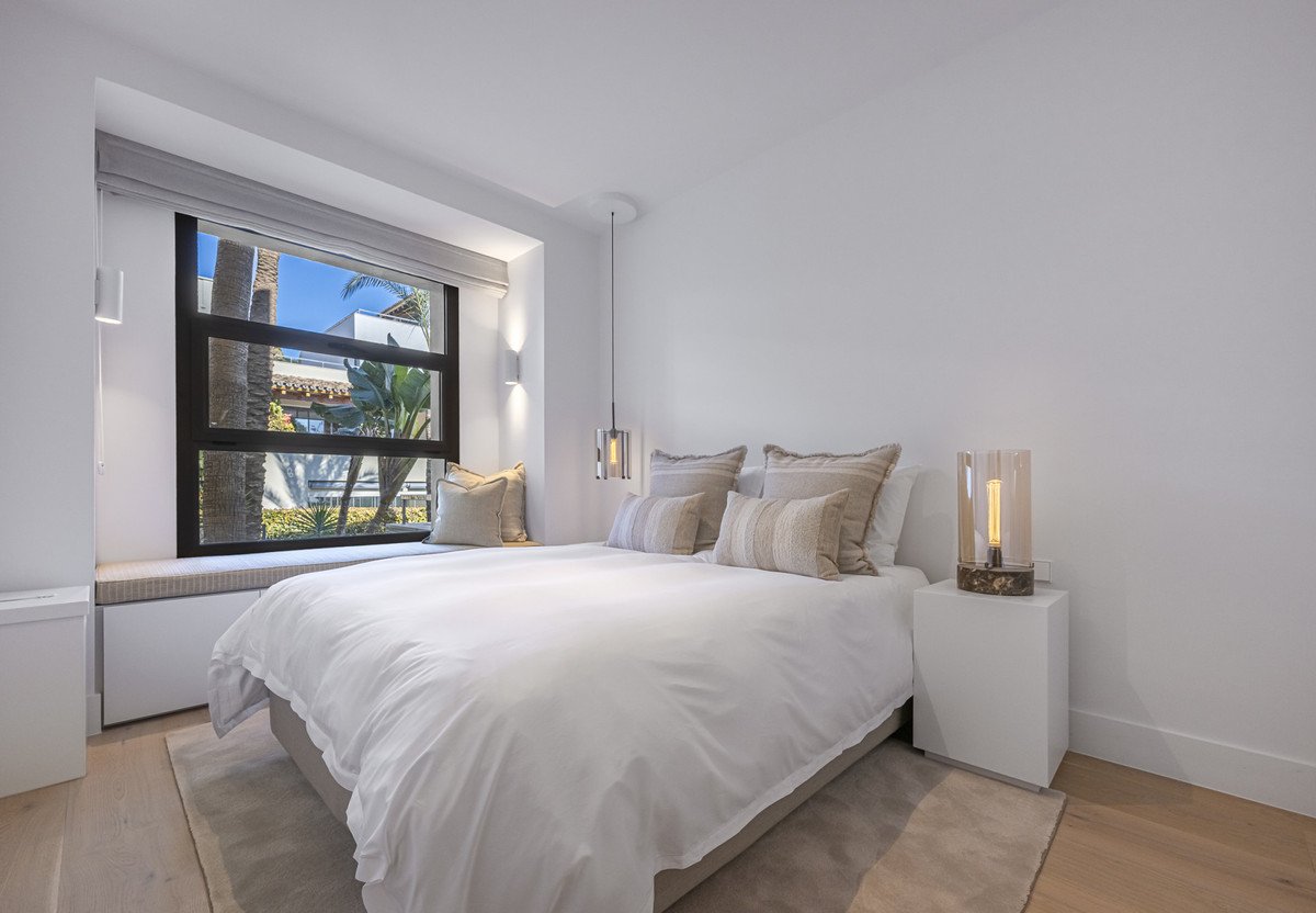 3 Bed Middle Floor Apartment in The Golden Mile