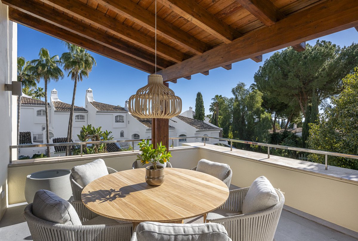 3 Bed Middle Floor Apartment in The Golden Mile