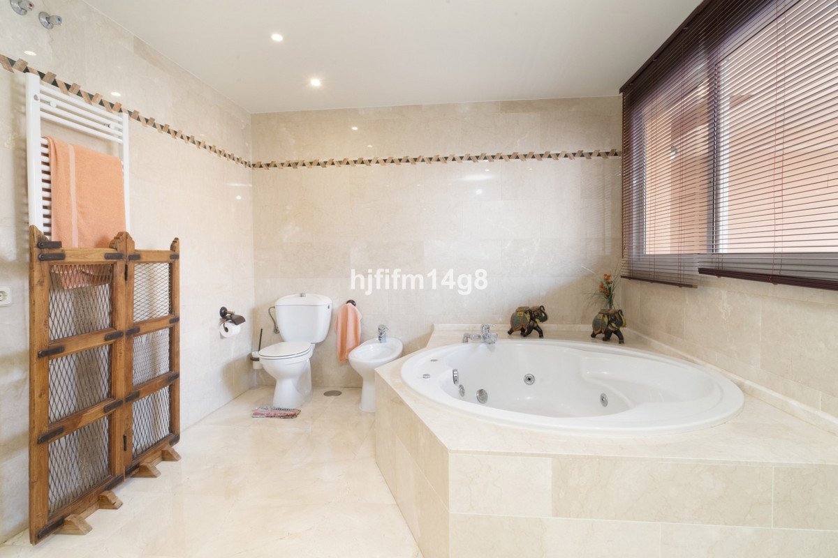 4 Bed Penthouse in Nueva Andalucía