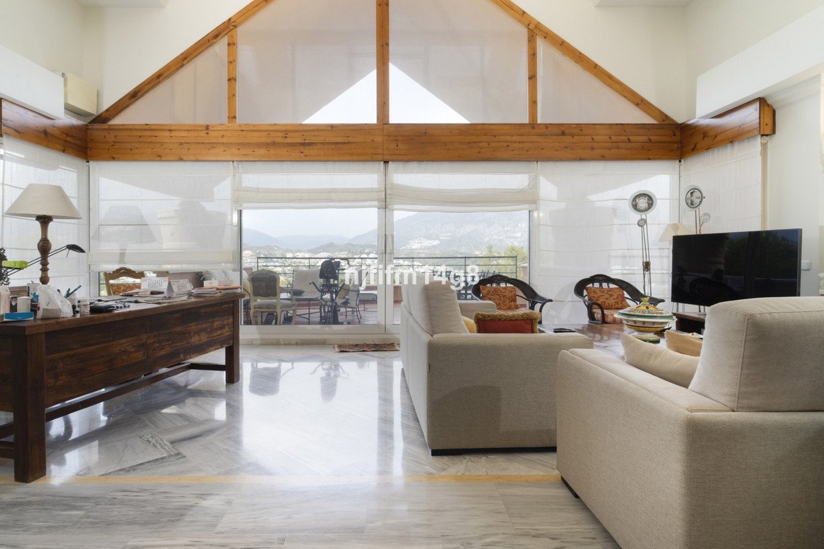 4 Bed Penthouse in Nueva Andalucía