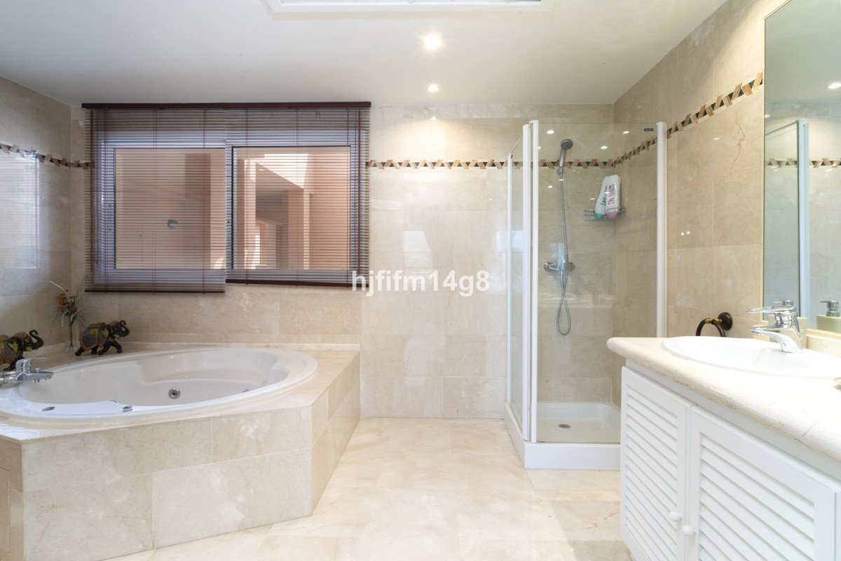 4 Bed Penthouse in Nueva Andalucía