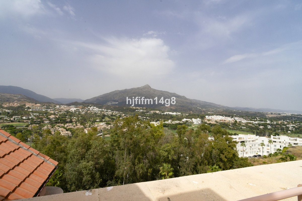 4 Bed Penthouse in Nueva Andalucía
