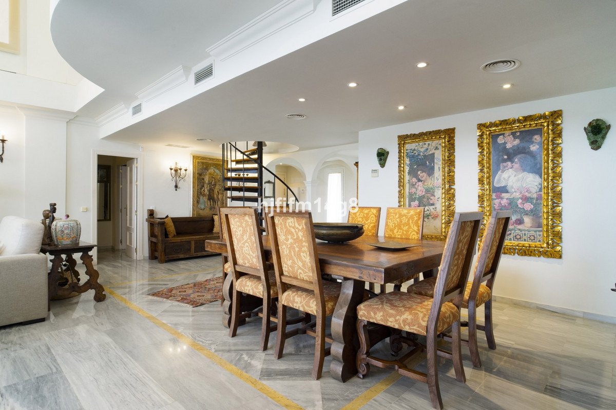 4 Bed Penthouse in Nueva Andalucía