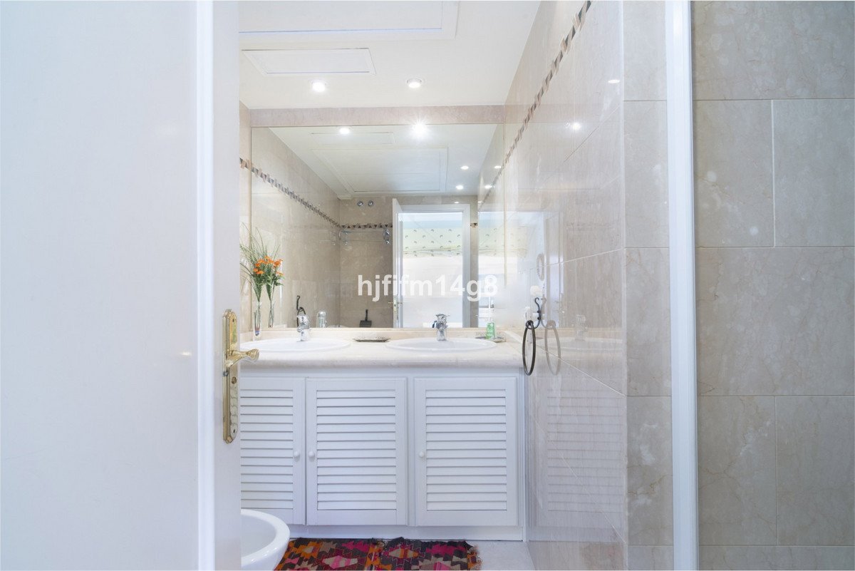 4 Bed Penthouse in Nueva Andalucía