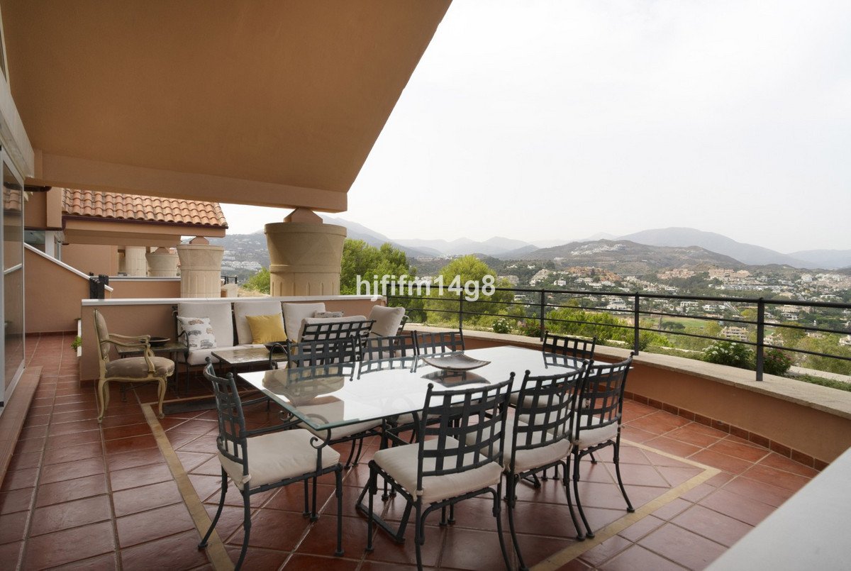4 Bed Penthouse in Nueva Andalucía