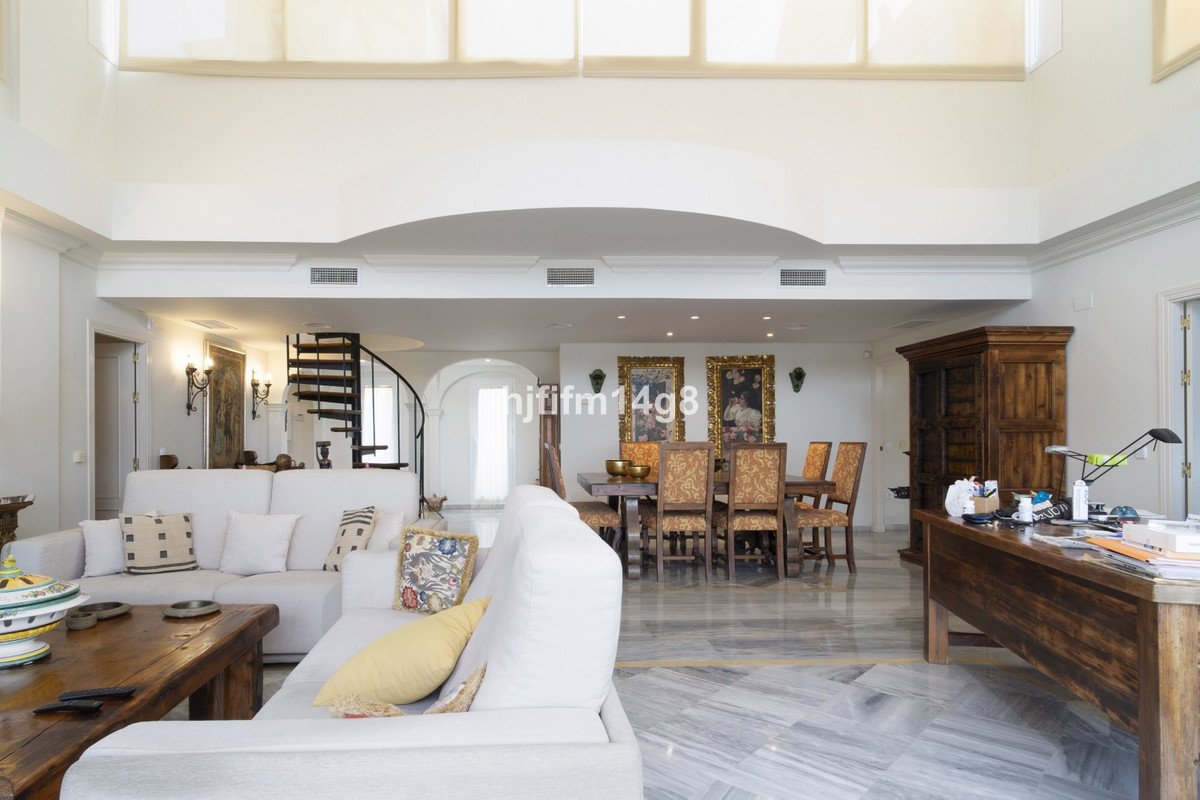 4 Bed Penthouse in Nueva Andalucía