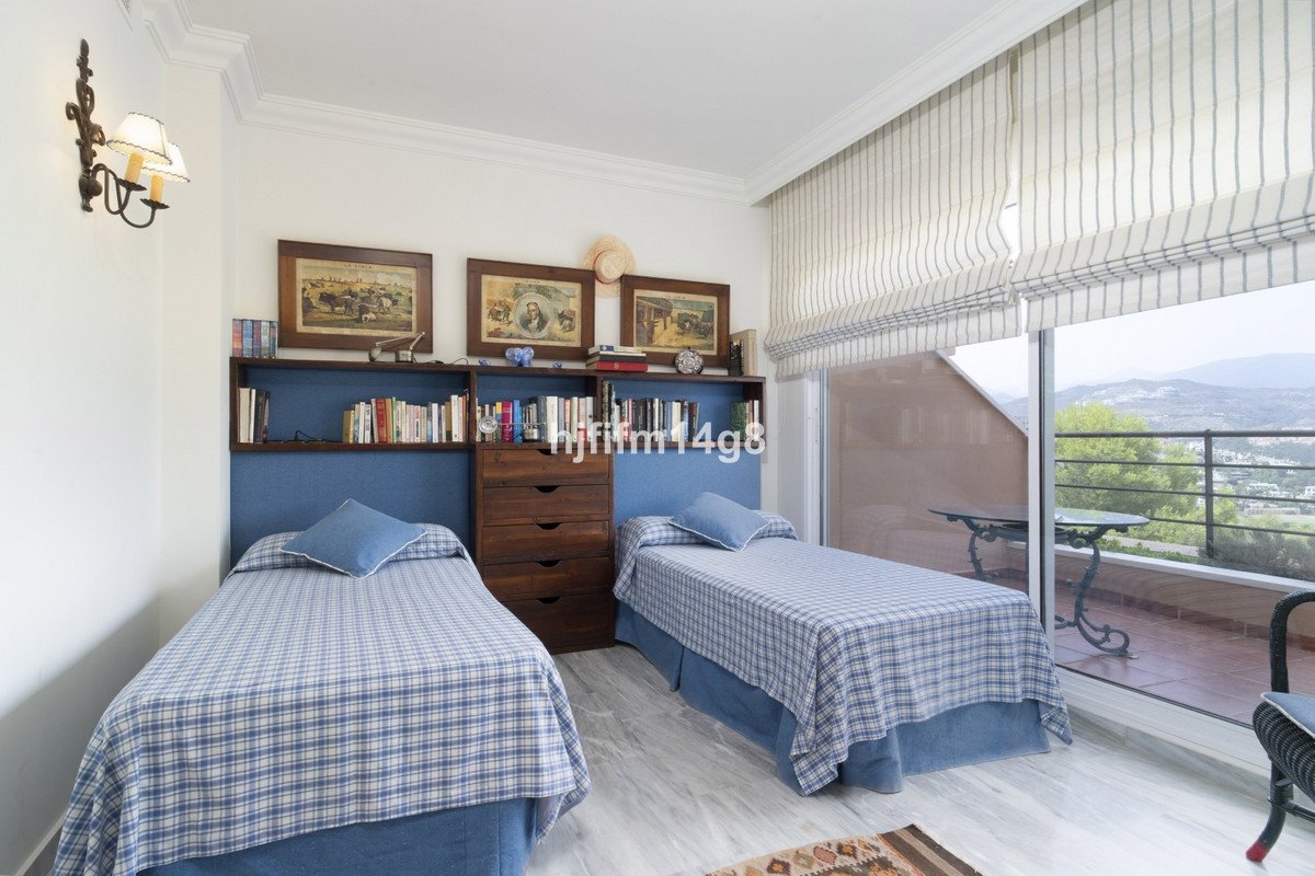 4 Bed Penthouse in Nueva Andalucía