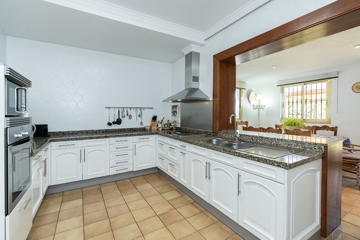 7 Bed Detached Villa in Marbella