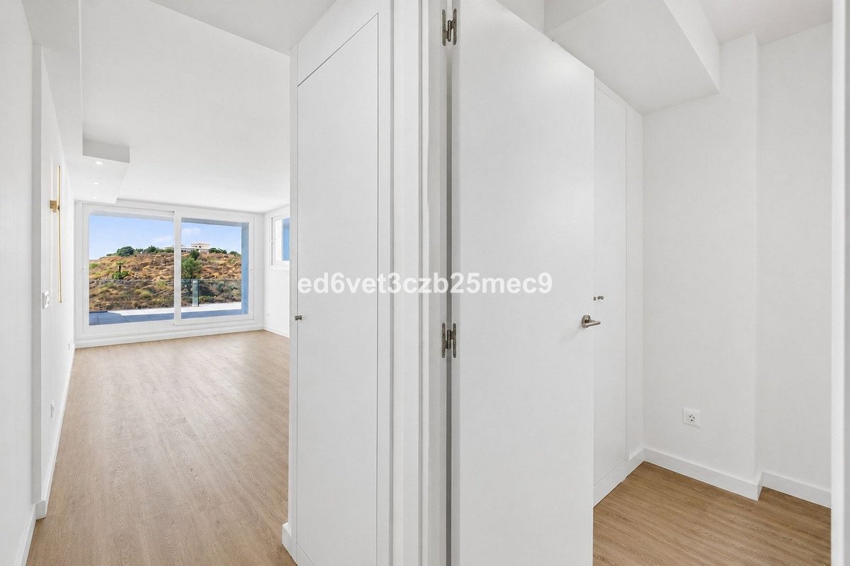 2 Bed Middle Floor Apartment in Fuengirola