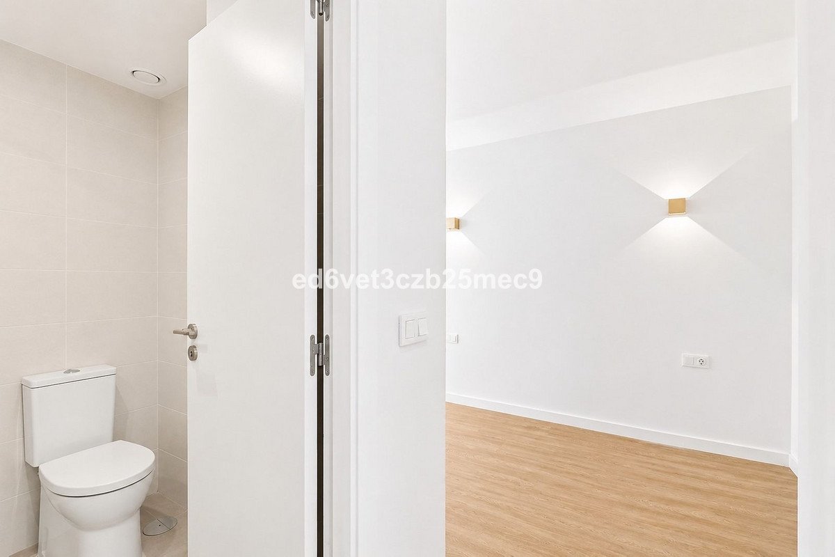 2 Bed Middle Floor Apartment in Fuengirola
