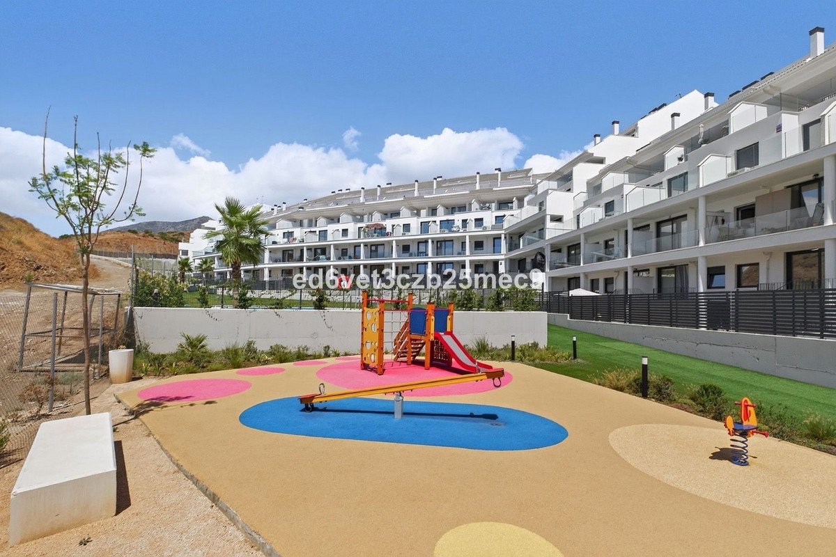 2 Bed Middle Floor Apartment in Fuengirola