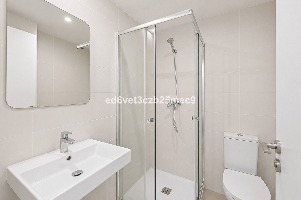 2 Bed Middle Floor Apartment in Fuengirola