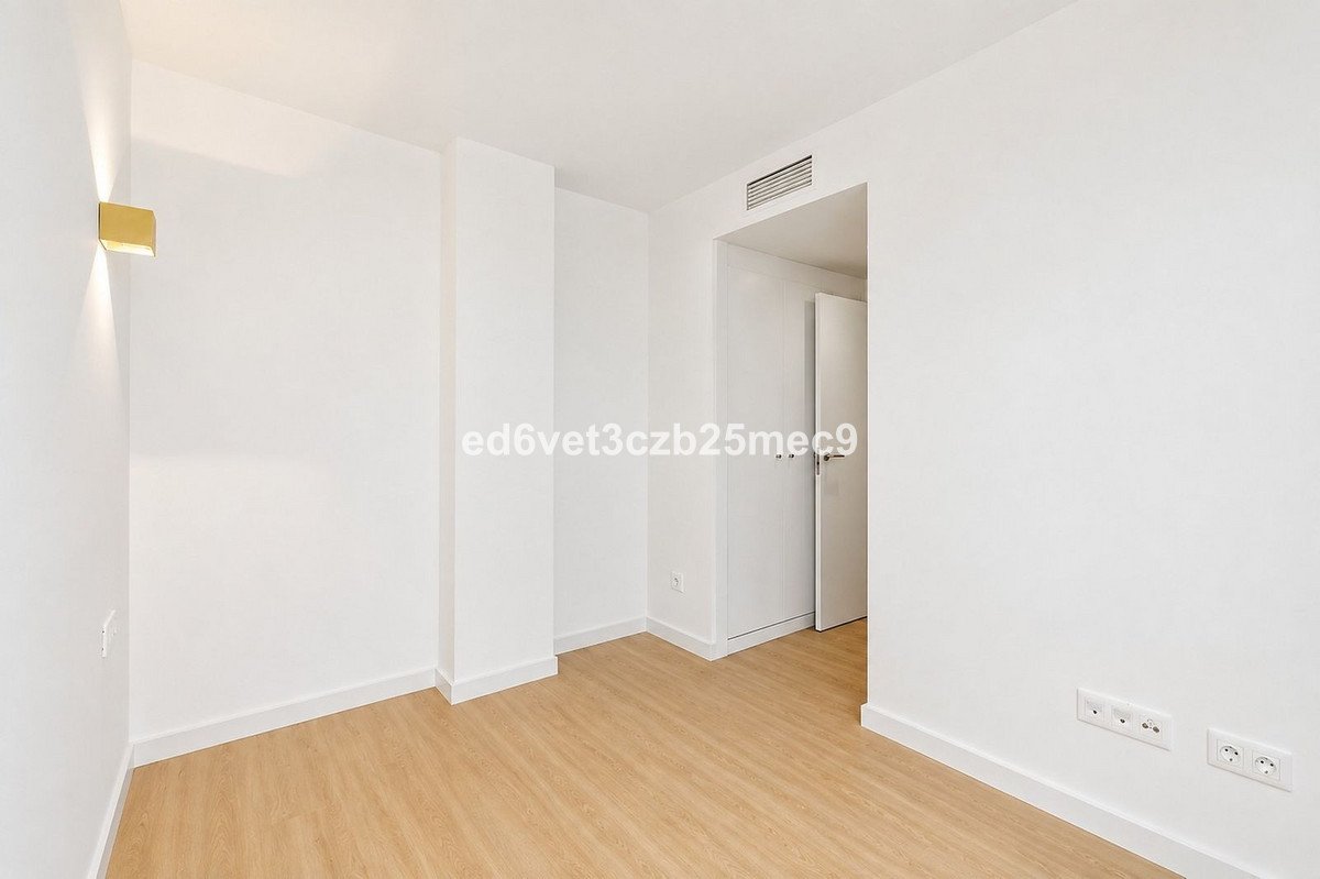 2 Bed Middle Floor Apartment in Fuengirola