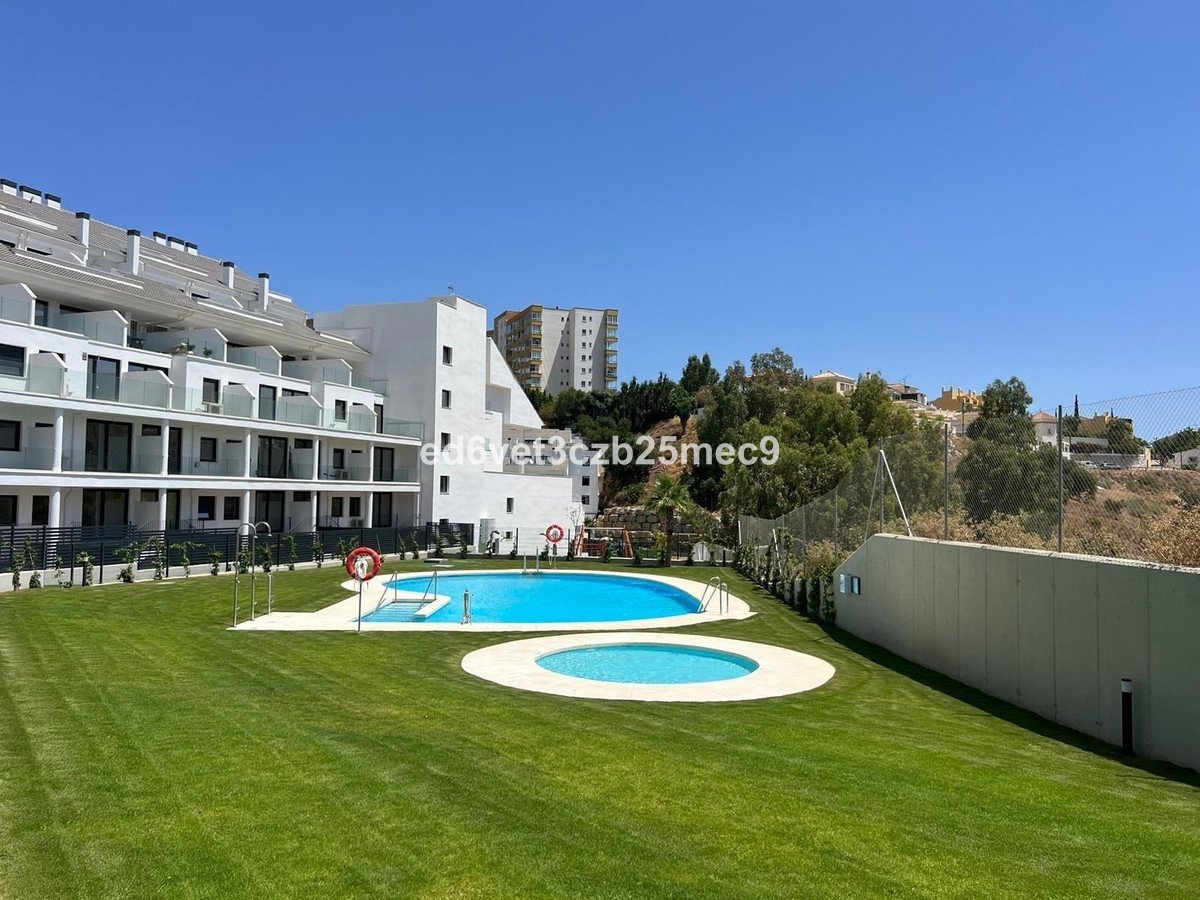 2 Bed Middle Floor Apartment in Fuengirola