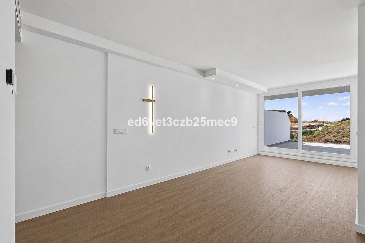 2 Bed Middle Floor Apartment in Fuengirola